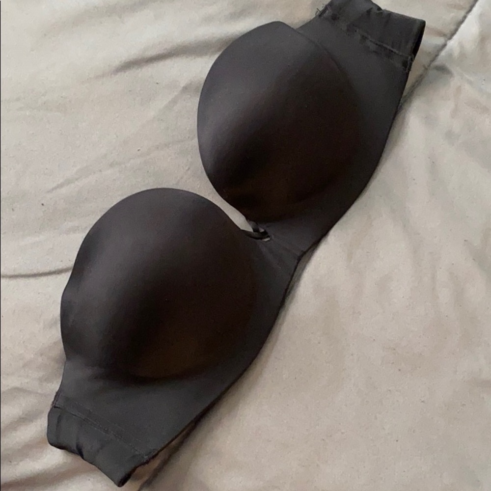 VICTORIA’s SECRET PADDED STRAPLESS BRA